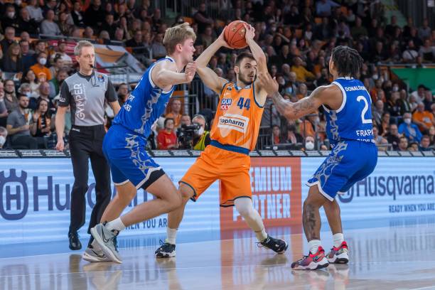 一鸣惊人 一鸣惊人